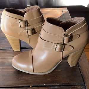 LC Lauren Conrad Tan/ brown Ankle Boot Size: 9.5